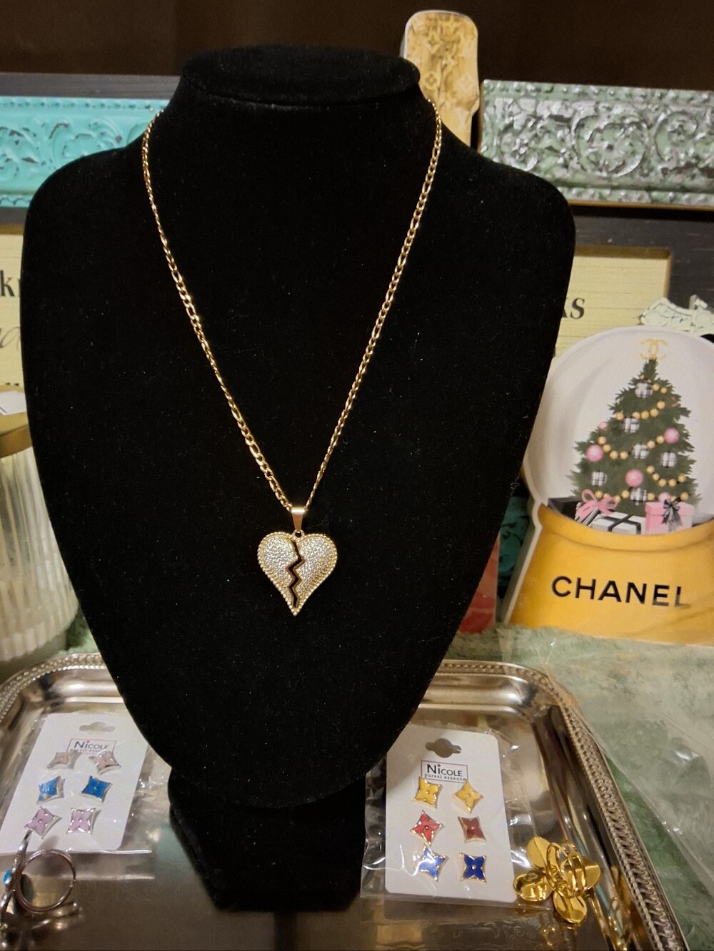 BROKEN HEART CLUSTER CHARM NECKLACE - Gold